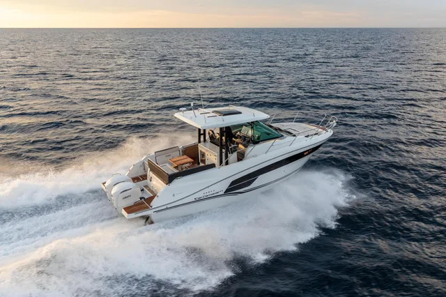 Cap Camarat 10.5 WA — Navalia Yachting